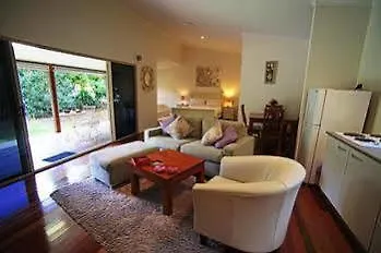 Crookneck Retreat Hotel Glass House Mountains Resort